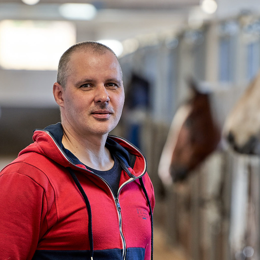 Darius Minkevicius, staldmedarbejder på Gentofte Rideklub
