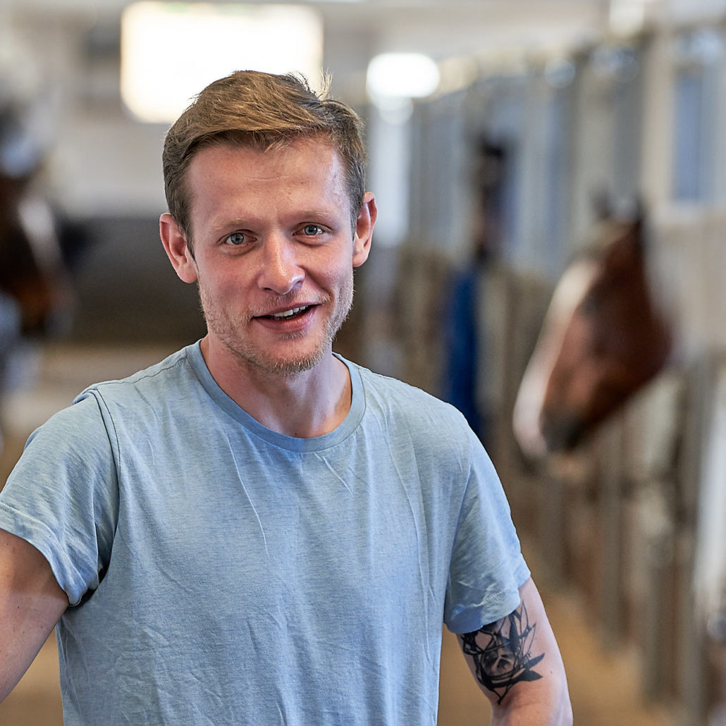 Lucasz Filas, staldmedarbejder på Gentofte Rideklub